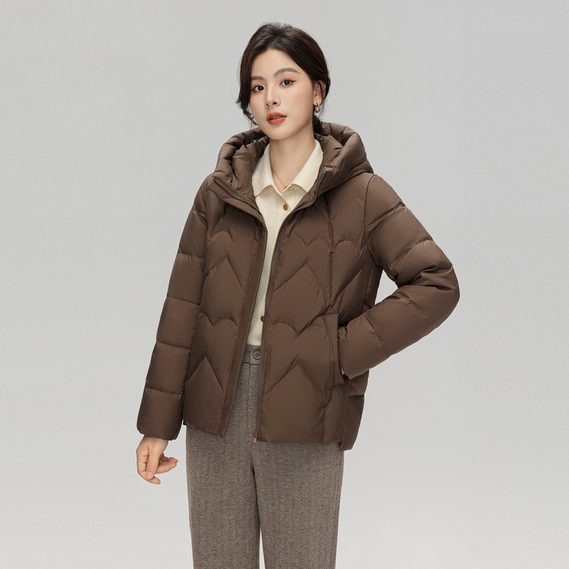 雪中飞2025年货冬新款女士妈妈短款羽绒服休闲简约大码时尚暖外套