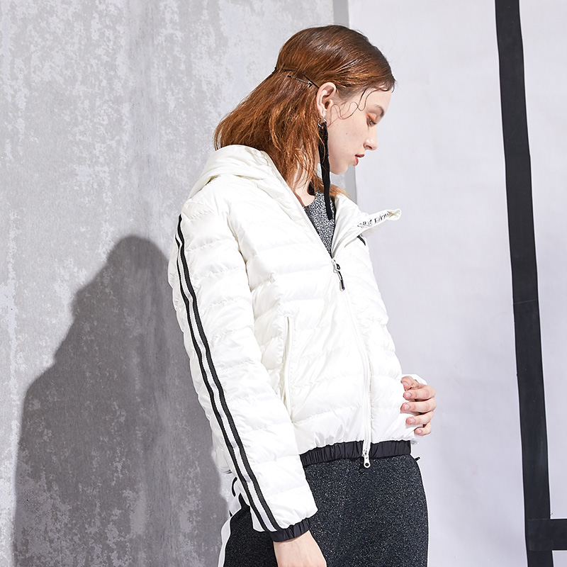 雪中飞2023反季短款轻薄运动休闲潮 雪中飞羽绒服