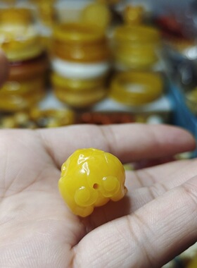 经典爆款小众鸡油黄貔貅,立体雕刻配件,长30宽18厚16