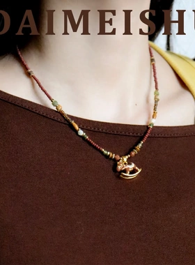 原创新款复古精致滴油木马天然石项链配饰女轻奢小众高级感锁骨链