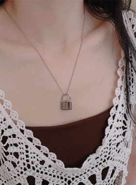 韩国东大门锁头吊坠项链女2025新ins小众设计通体钛钢毛衣链配饰