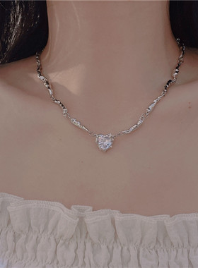 银色熔岩金属宝石爱心短项链幻影系列轻奢小众高级颈链锁骨链女