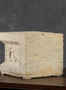 明代石雕鹿纹方座摆件