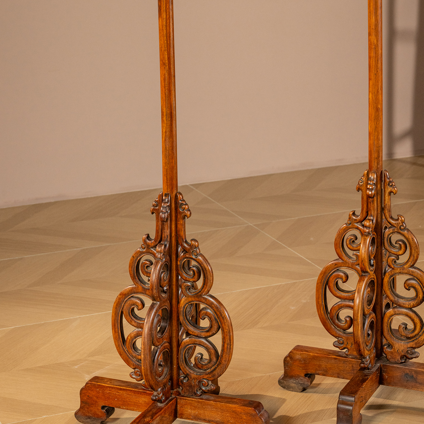 Qing Dynasty huanghuali moire fixed lamp stand