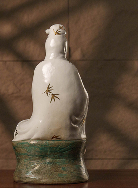 彩瓷净瓶观音像供奉摆件