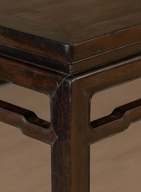 紫檀束腰罗锅枨马蹄腿云纹半桌