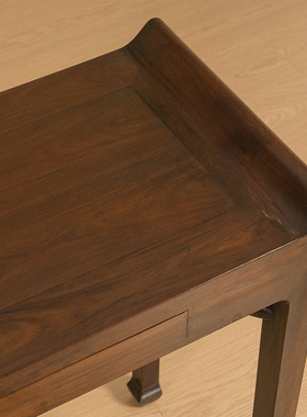 红木带屉霸王枨四面平翘头案