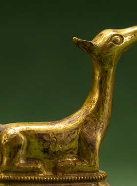 铜鎏金卧鹿及法轮一组摆件