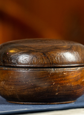 清代黄花梨一木整挖香盒