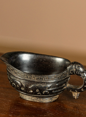 清代紫檀夔龙纹匜形杯