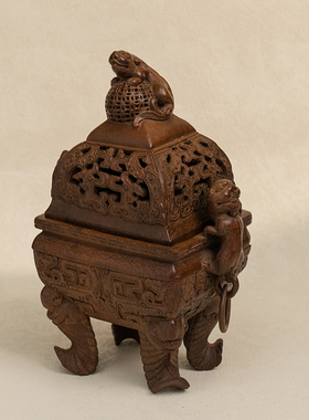 清代竹雕夔龙纹兽耳四足香薰