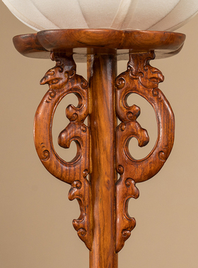 黄花梨透雕螭龙纹升降式灯台