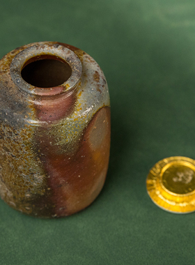 耸肩陶茶入陶器艺术品