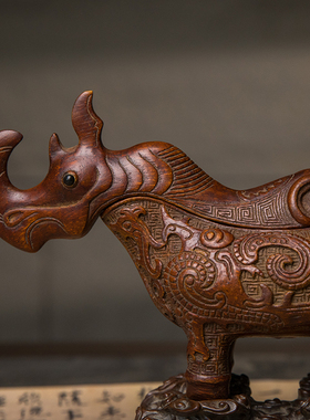 清代竹雕犀牛觥（红木座