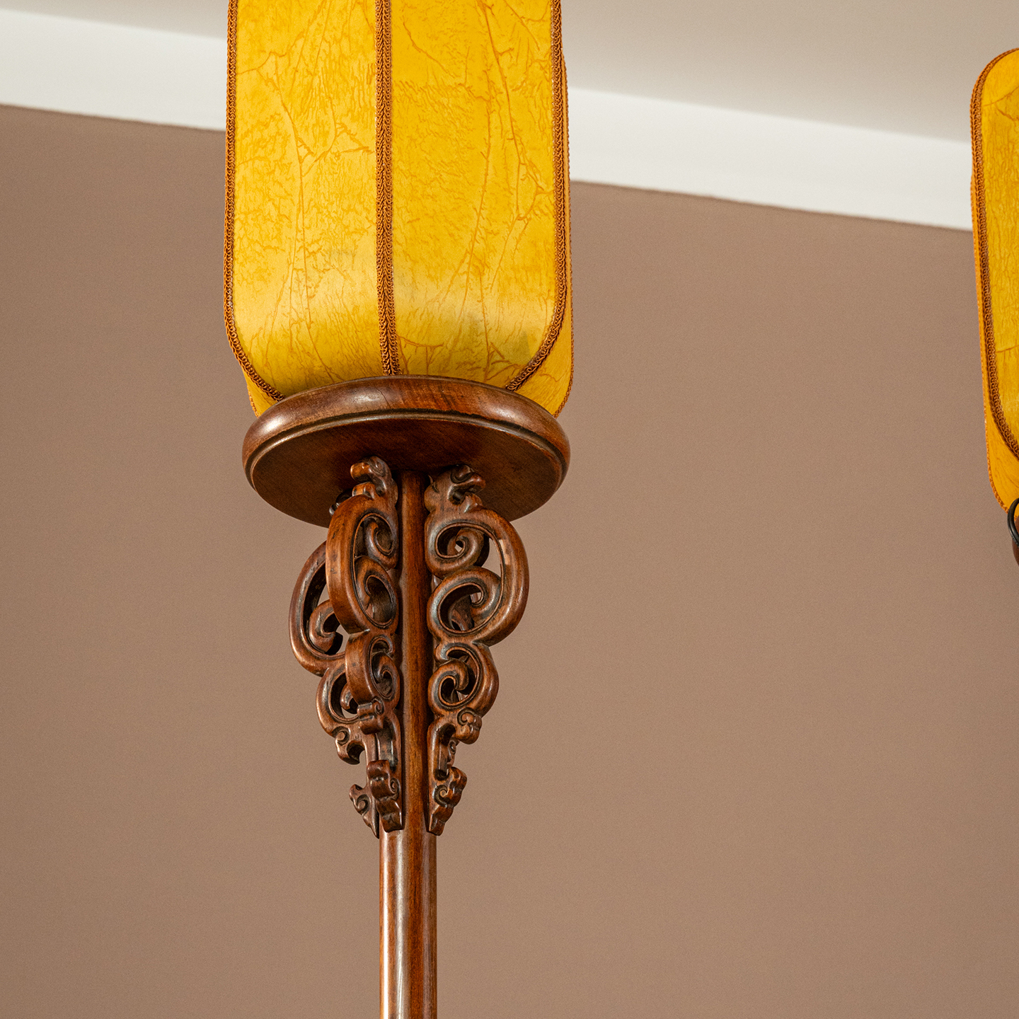 Qing Dynasty huanghuali moire fixed lamp stand