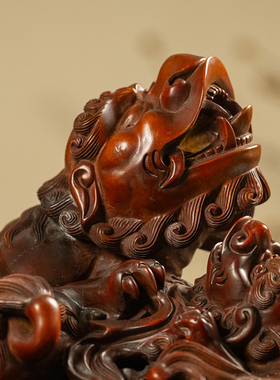 黄杨木透雕子母瑞兽香薰