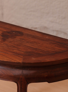 清代红木碗口线月牙桌