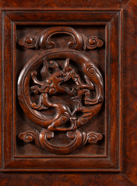 黄花梨镶瘿木雕龙纹插屏