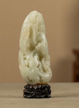 和田玉籽料雕太湖石观音山子摆件