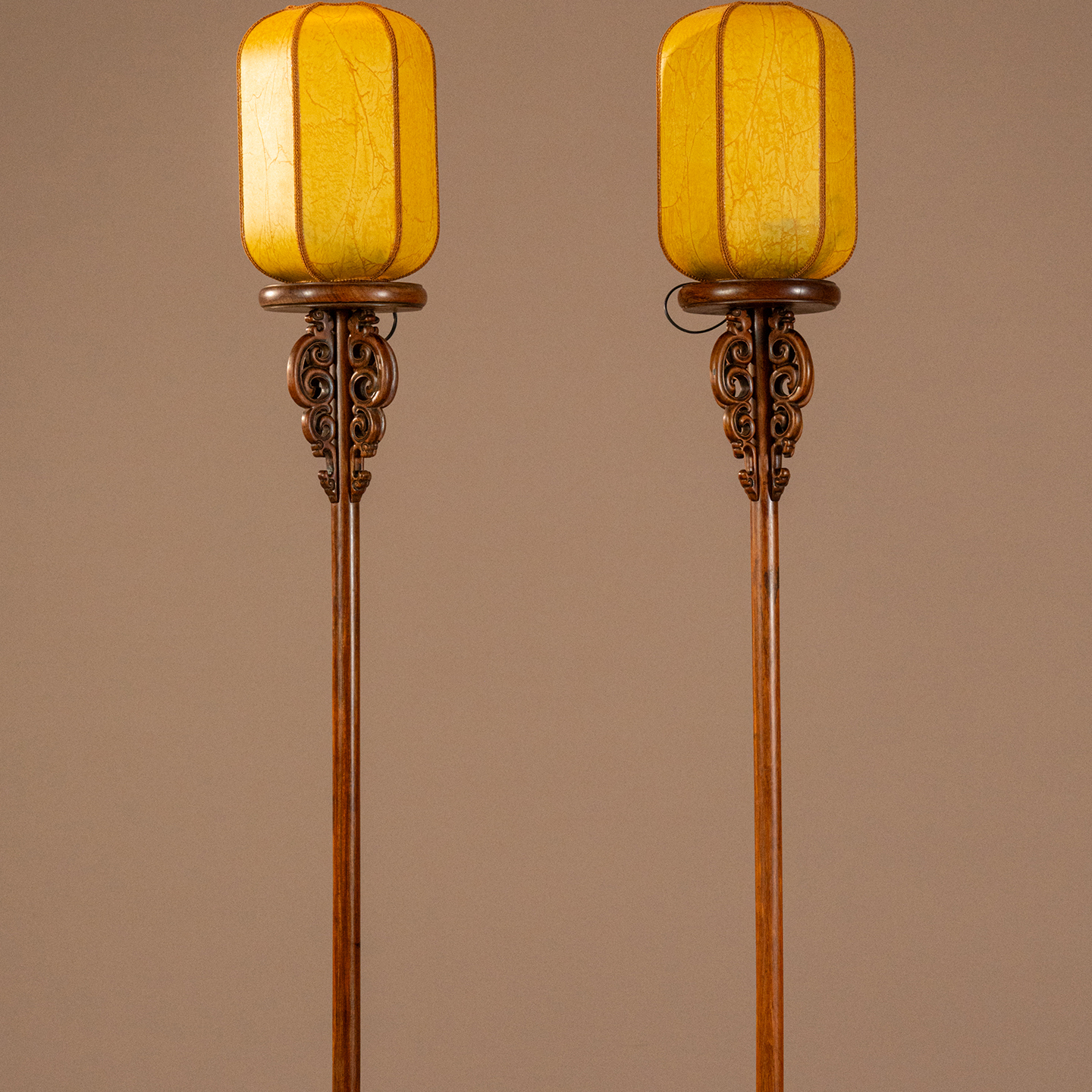 Qing Dynasty huanghuali moire fixed lamp stand