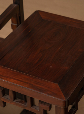 红木浮雕螭龙纹方材南官帽椅成套