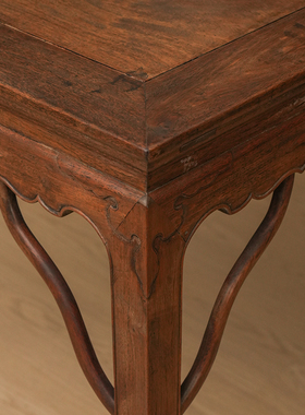 红木束腰马蹄腿卷草纹八仙桌