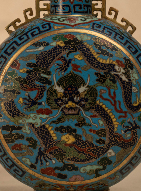 铜胎掐丝珐琅云龙纹扁壶