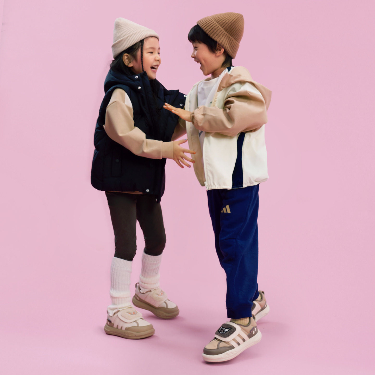 男女小童PUFFY SKIPPER C缓震保暖运动棉鞋adidas阿迪达斯轻运动