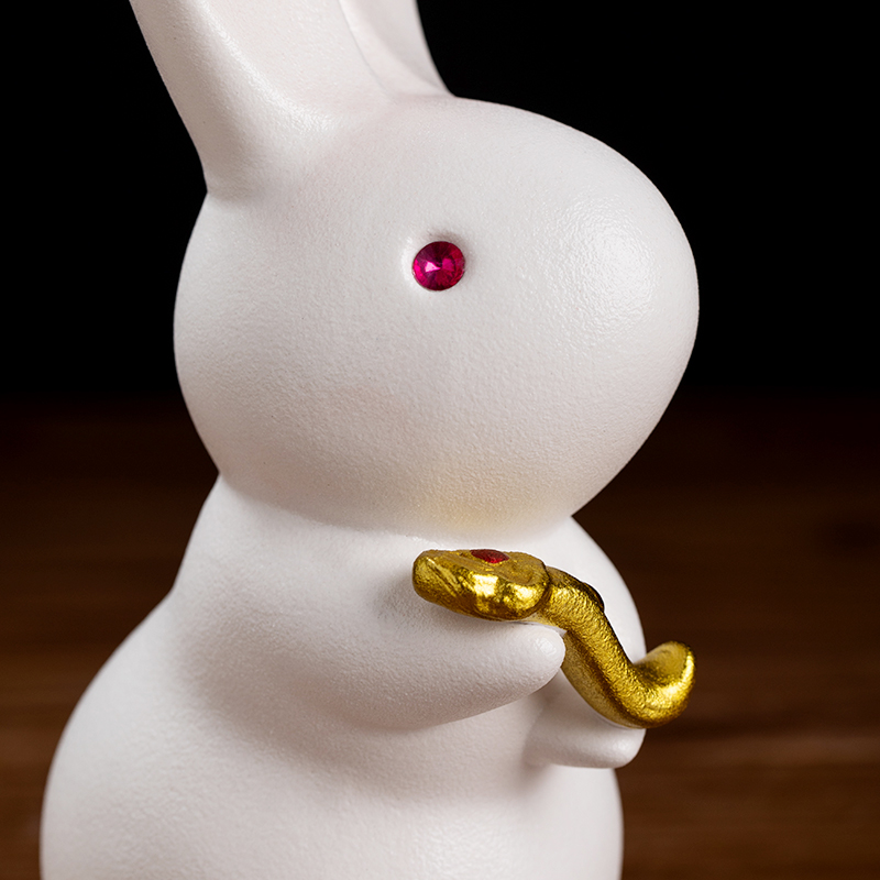 陶瓷可爱小兔子摆件玉兔  卧室桌面车载迷你装饰品兔年吉祥物礼物 - 图2