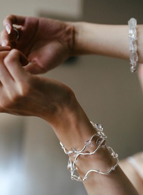 水晶银弯管手链配饰上大分