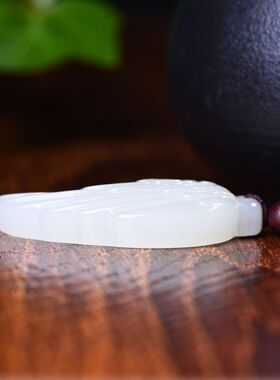 精致和田玉天使翅膀女款高级感新中式小众设计玉石挂坠饰品送女友