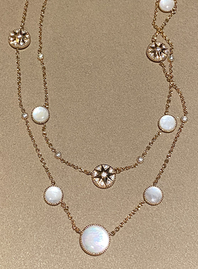 巨温柔的双层贝母罗盘项链