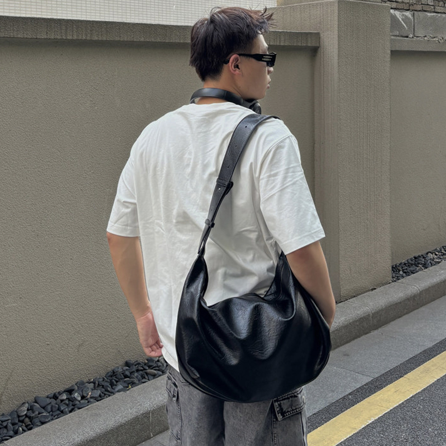 XC时髦腋下复古托特挎包男女中性风背包大容量pu月牙大包ins潮牌,淘宝优惠券,粉丝福利购,淘宝优惠卷