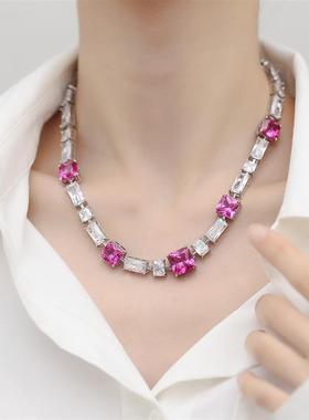 The high-end jewels and the red-grass necklaces are so easy