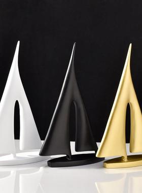 Ideas of the desktop house in the office of the Pre-Tribunal