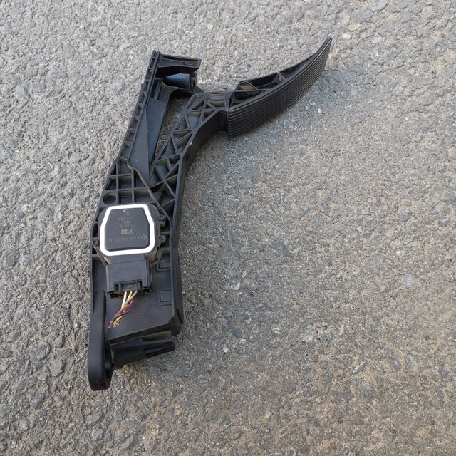 Suitable for Mercedes-Benz W251 R320 R350 R500 W164 GL350 GL450 ML350 accelerator pedal