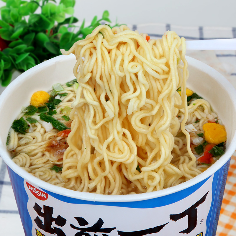日清出前一丁桶面整箱12杯批发猪骨浓汤辣牛肉风味泡面速食方便面