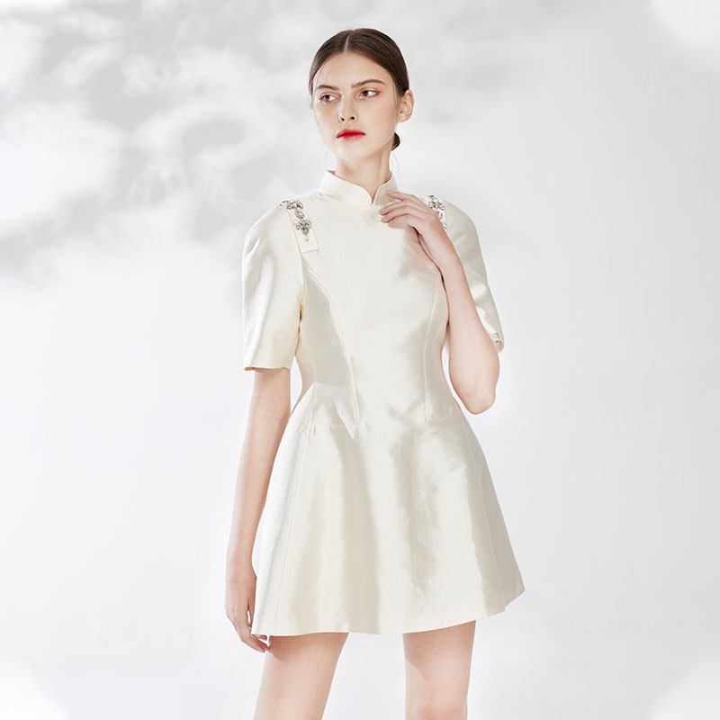 2022新款法式白色简约轻奢量身婚纱 品尚华服旗袍