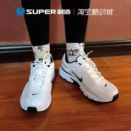 nike initiator on feet