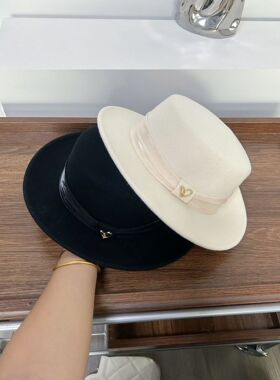英伦羊毛呢礼帽女秋冬法式复古平顶爵士帽百搭名媛风爱心标遮阳帽