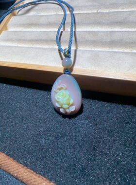 天然盐源玛瑙玫瑰花精品吊坠，俏色巧雕