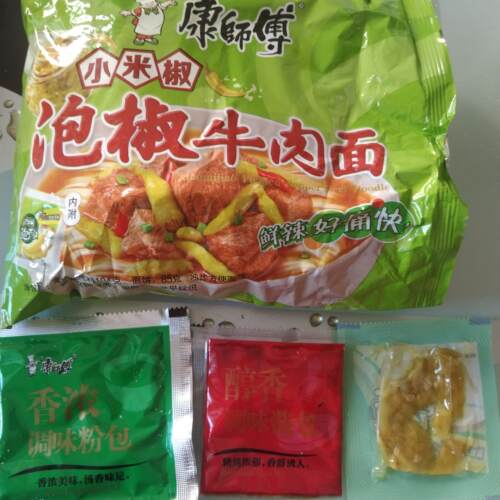 康师傅方便面小米椒泡椒牛肉面107g24袋装泡面整箱泡椒非红油清汤 - 图1