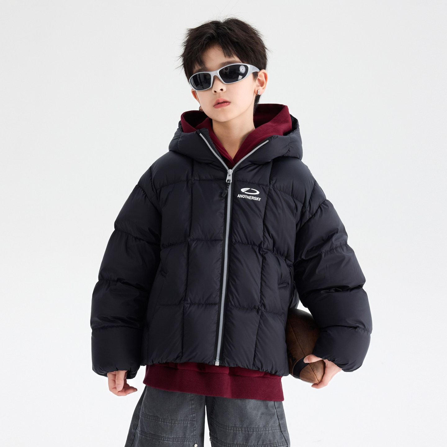 男童短款白鸭绒羽绒服冬季2025新款中大童加厚保暖蓬松面包服外套 - 图0