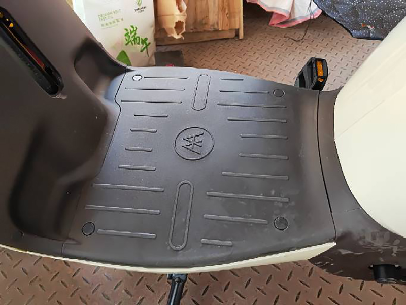 适用于爱玛夏天电动车脚垫 TDT1229Z可爱卡通防水防滑皮革脚踏垫 - 图0