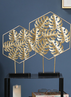 北欧ins铁艺金色摆件龟背叶酒柜