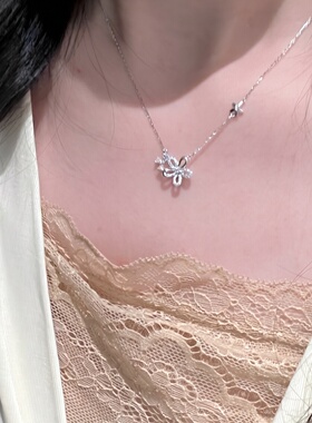 S925纯银项链女相伴花絮五瓣花吊坠女轻奢小众时尚甜美百搭锁骨链