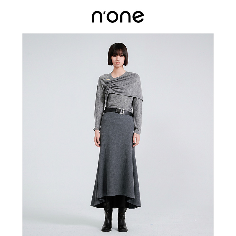 none 灰色假两件毛衣女2025新款披肩式抽褶宽松舒适长袖上衣 - 图0