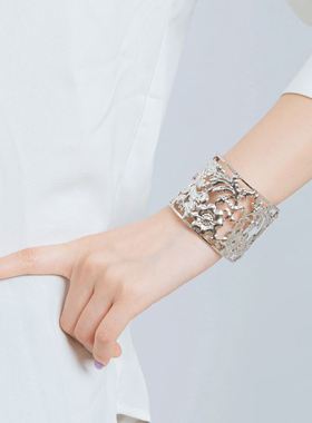 夸张18K色金属开口镂空手镯宽版