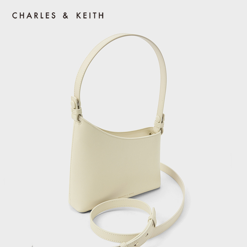 手提单肩包 50781526 CK2 早春新品 KEITH2021 & CHARLES 新年礼物 手提单肩包 50781526 CK2 早春新品 KEITH2021 & CHARLES 新年礼物