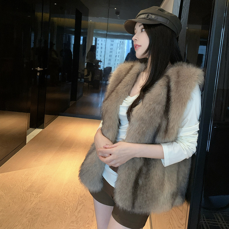 咖色环保仿狐狸毛皮草外套女秋冬新款高级感V领时尚毛毛马甲上衣,淘宝优惠券,粉丝福利购,淘宝优惠卷